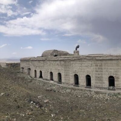 193 yıllık tabya talan edildi!