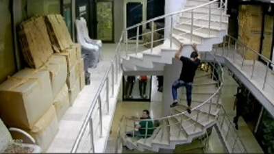 Sahte pasaport ve kimlik çetesine operasyon!