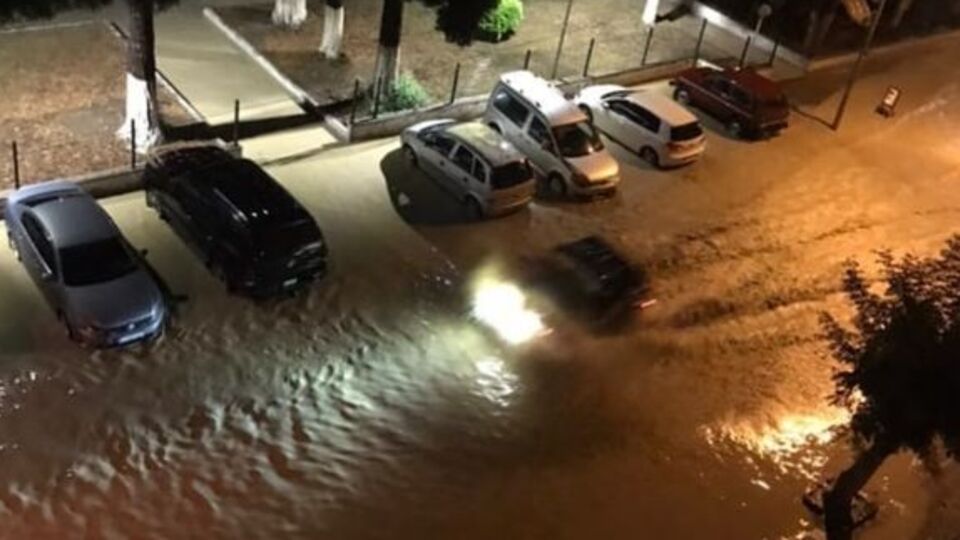 Kastamonu ve Sinop'ta sağanak yağış hayatı olumsuz etkiledi
