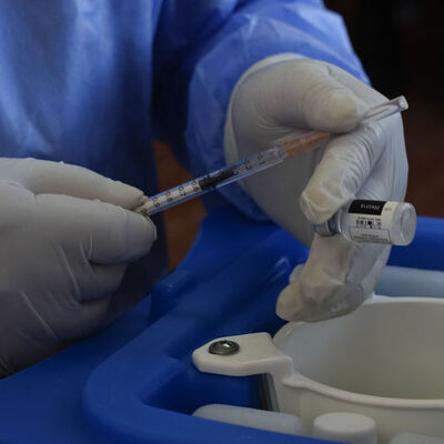 Almanya'da şoke eden olay: Aşı yerine tuzlu su!