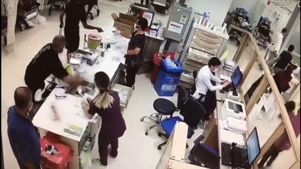 Acil serviste ortalığı birbirine kattı!