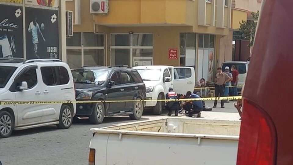 Bıçakladığı arkadaşını hastaneye götürdü