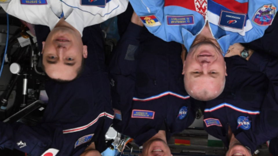 Bir yer bulalım Dünya'dan uzak