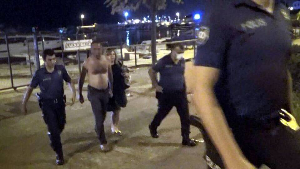 Restoranda bıçaklı-silahlı kavga: 2 yaralı