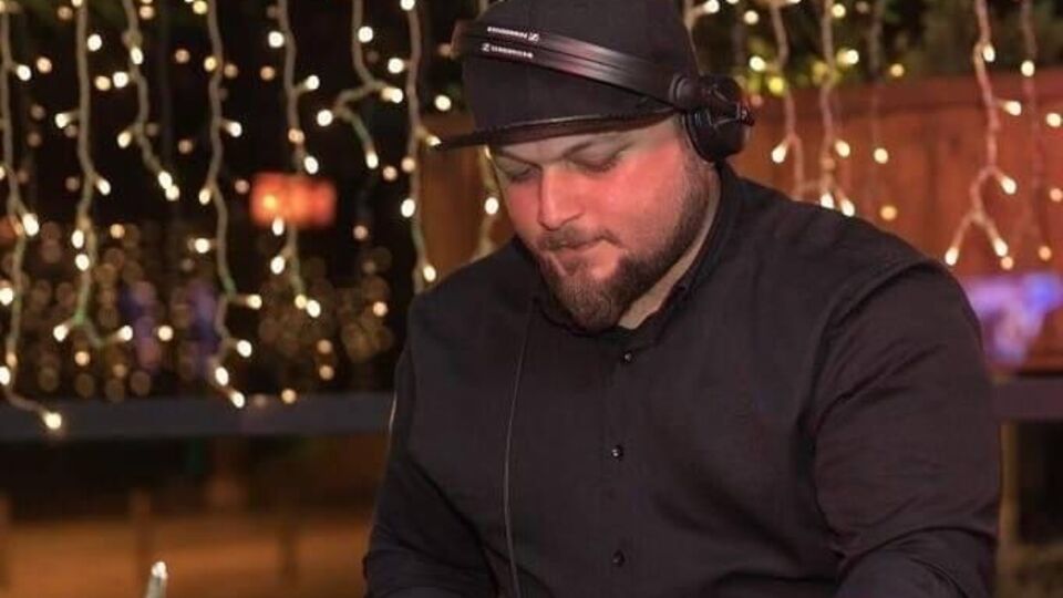 DJ 'Thom Colvin' koronaya yenildi