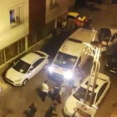 Saldırıda yaralandı, yakınları ambulansa saldırdı