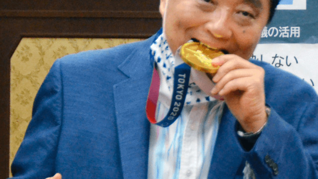 Sporcunun ''ısırılan'' altın madalyası değiştirilecek