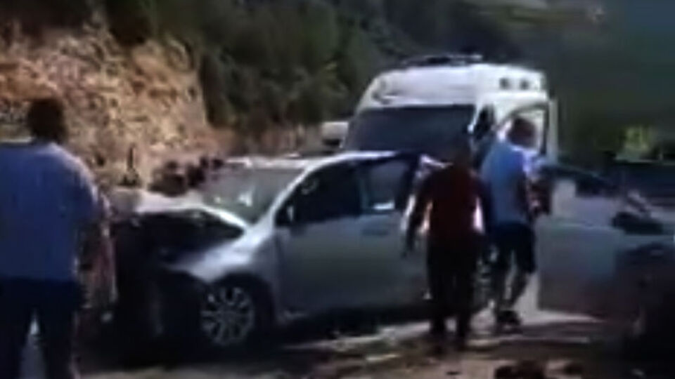 Gaziantep'te iki otomobil çarpıştı: 8 yaralı