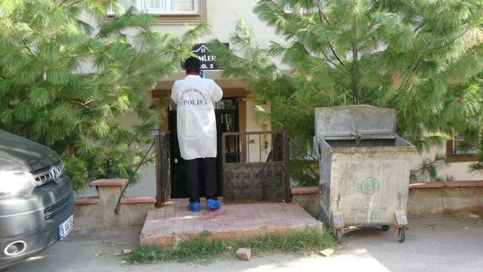 Apartman merdiveninde ölü bulundu