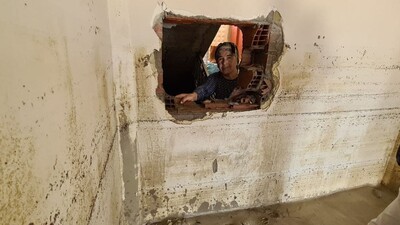 Kırdıkları duvar hayatlarını kurtardı!