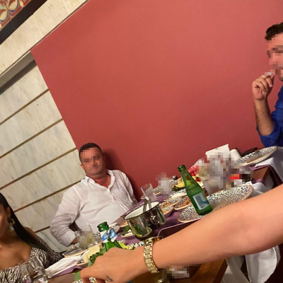 Hakim, yargıladığı sanıkla aynı masada