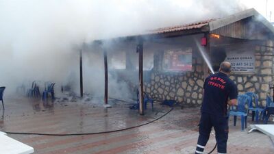 Türkücü Latif Doğan'ın düğün salonu yandı