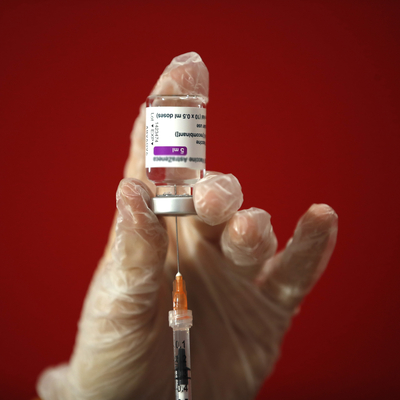 Yakınları için 'sahte aşı kartı' düzenleyen hemşire tutuklandı