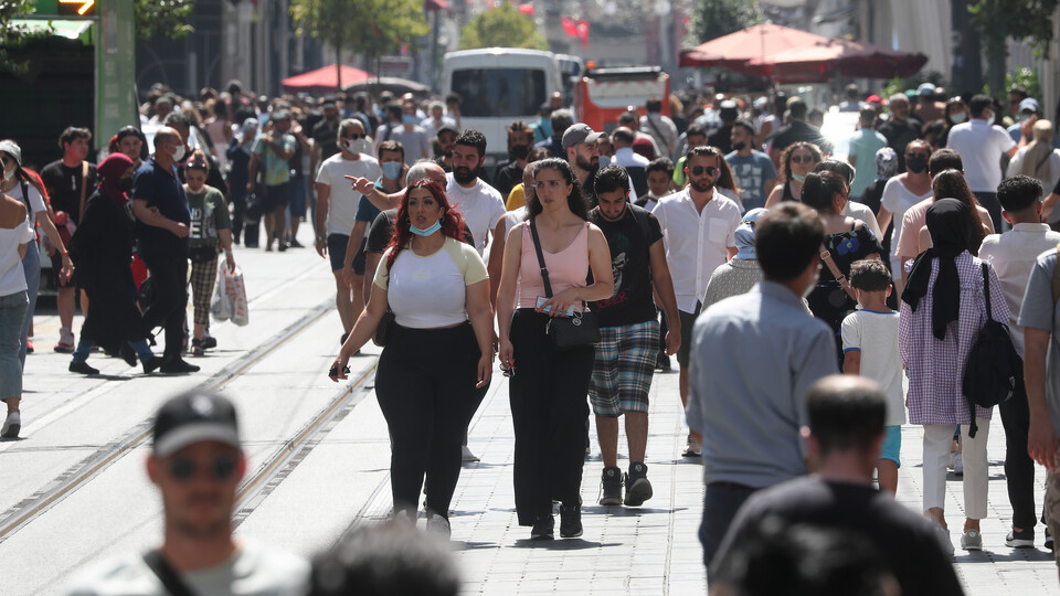 'Pandemiyi kontrol altına alamazsak hastalanmaya devam ederiz'