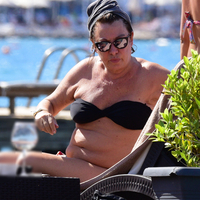 Gün boyu güneşlendi