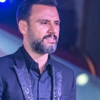 Alişan sahnede gözyaşlarını tutamadı