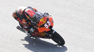 Deniz Öncü, Avusturya'da podyumda