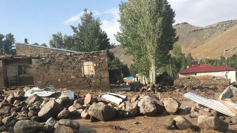 Sel sularına kalbi dayanmadı