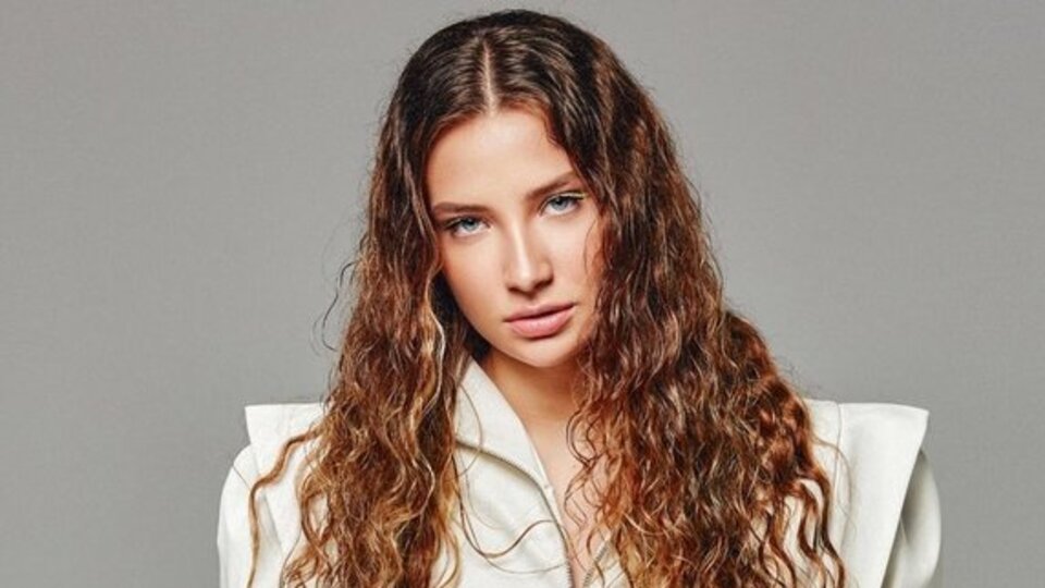 Irmak Arıcı sahneden indirildi