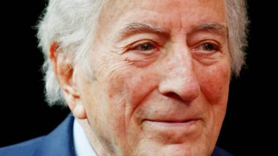 Sahnelere veda etti!