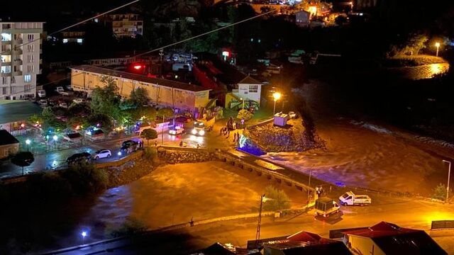 Artvin'de şiddetli yağış su baskınlarına yol açtı