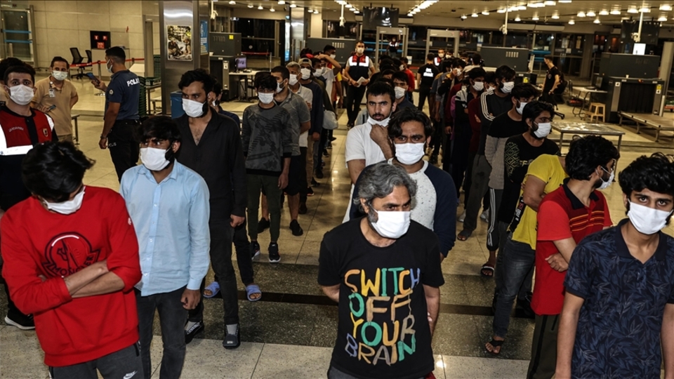 Düzensiz göçmenler sınır dışı edildi