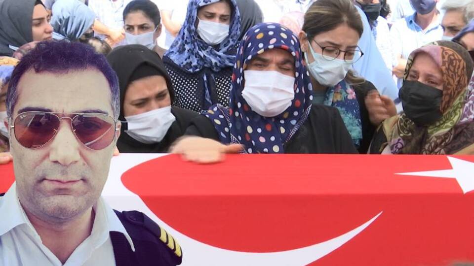 Şehit pilot son yolculuğuna uğurlandı