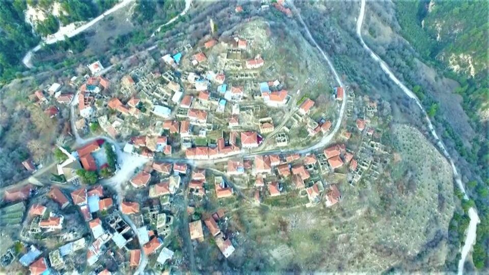 Antik kentin üzerinde sadece 40 kişi yaşıyor!