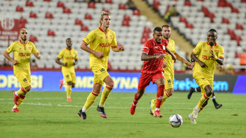 Antalya kaçtı, Göztepe yakaladı!