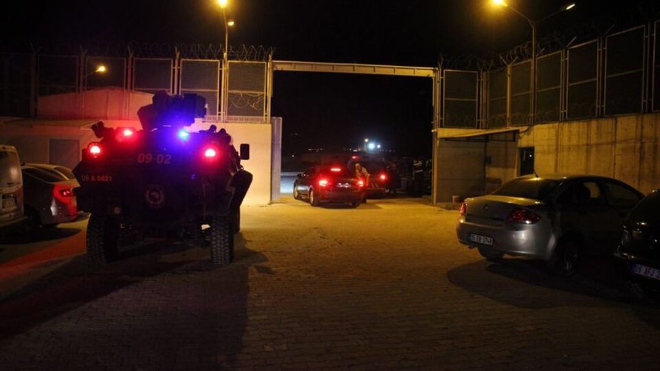 Aydın Göç İdaresi'nde kaçak göçmenler arasında kavga