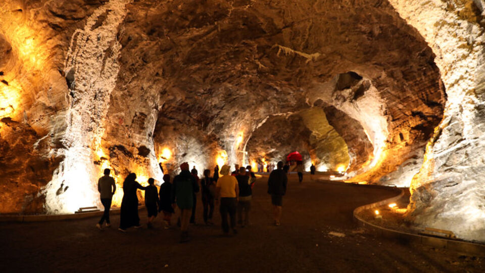 Tuz madeninde şifa arıyorlar