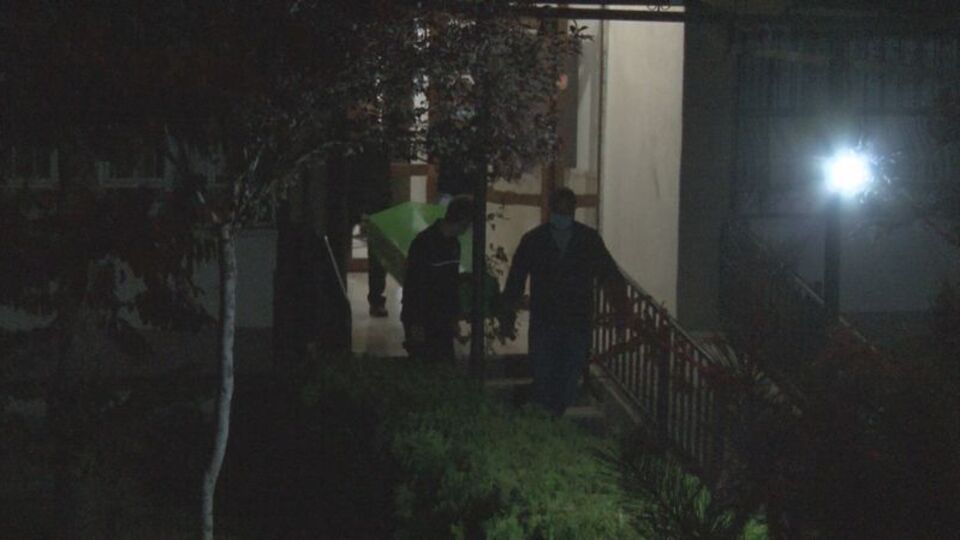 Eğlence kanlı bitti! Kızı başından vurdu