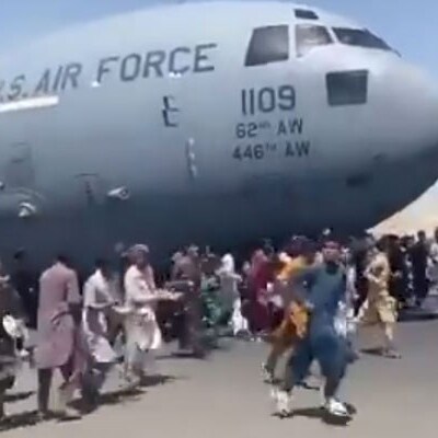 Kabil'den kalkan tahliye uçağının iniş takımlarında insan vücudu parçaları bulundu