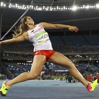 Bir bebeğe yardım için madalyasını sattı!