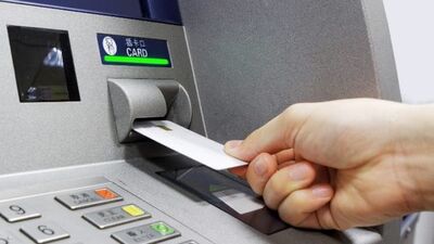 ATM'de işlem yaparken baltalı saldırıya uğradı
