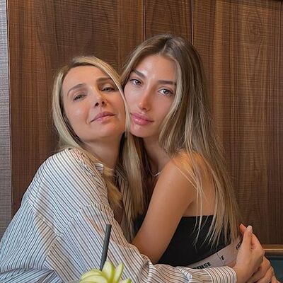 Ablası değil annesi!