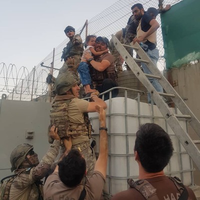 Afganistan'da mahsur kalan 5 kişi kurtarıldı