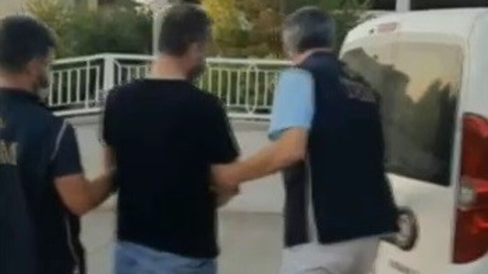 Firari eski belediye başkanı yakalandı!