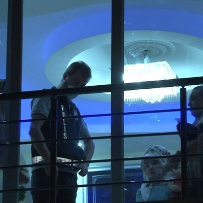 Balkonda düğünü izliyordu! Sonrası dehşet!