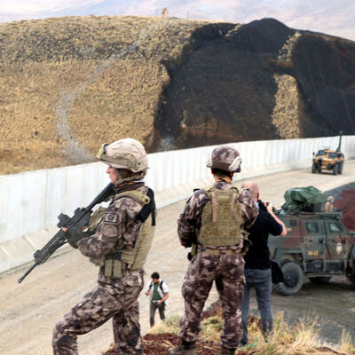 İran sınır hattında 560 kilometrelik duvar!