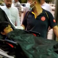 Düğün terörü! Çığlık atarak yere yığıldı