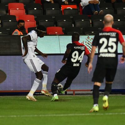 Nsakala yere yığıldı, hastaneye kaldırıldı