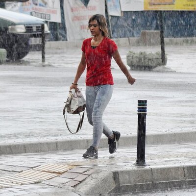 Meteoroloji'den flaş uyarı! 2 bölgede sağanak!