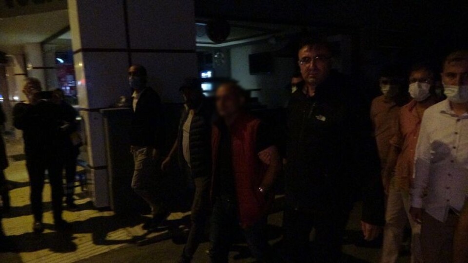 Çorum'da 4 kişiyi rehin alan zanlı, polise teslim oldu