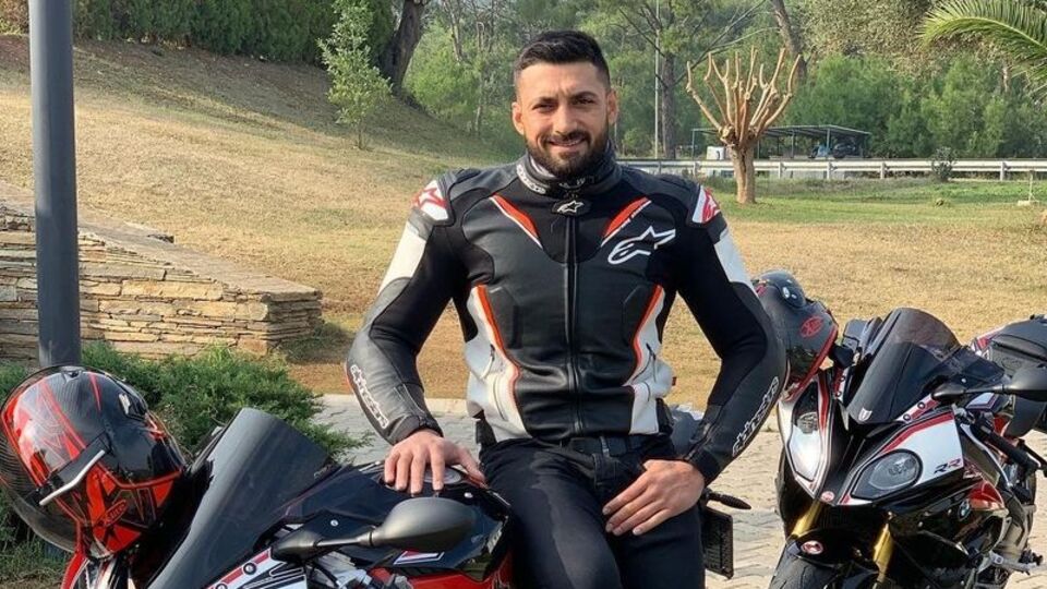 Eğlence merkezi önünde bıçaklı kavga: 1 ölü