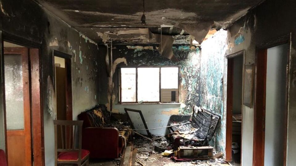 Sigara içerken uyuyakaldı