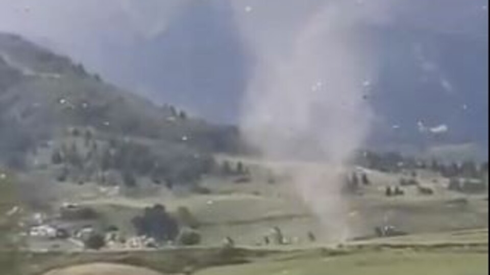 Artvin'i hortum ve fırtına vurdu!