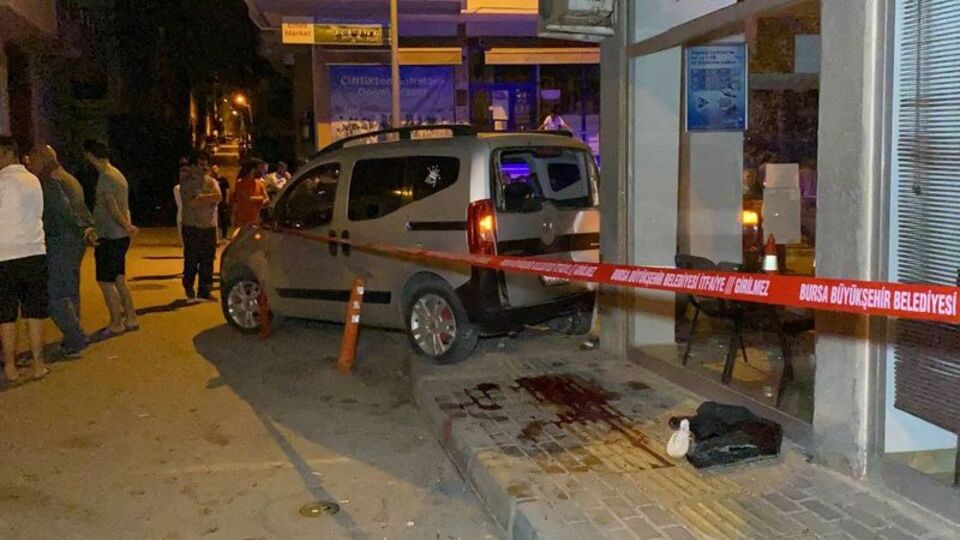 Dükkanın önünde oturuyordu! Sonrası dehşet!