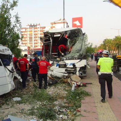 Şarampole devrildi! Faciadan dönüldü! Yine otobüs!