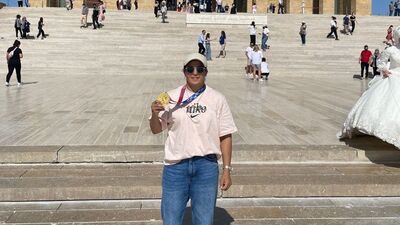 Busenaz Sürmeneli, Anıtkabir'i ziyaret etti